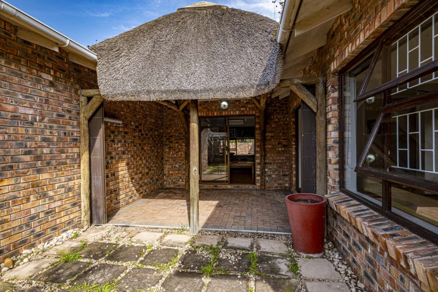4 Bedroom Property for Sale in Summerstrand Eastern Cape